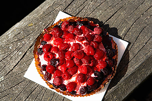 水果蛋糕,草莓,树莓,黑莓