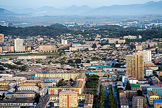 朝鲜首都平壤市鸟瞰彩色楼房色彩斑斓