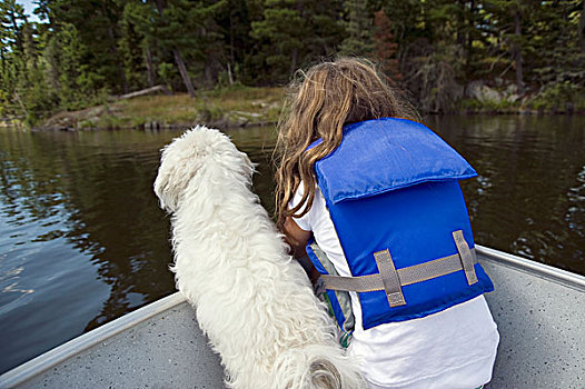 小女孩,小,白人,狗,船,湖,木,安大略省,加拿大