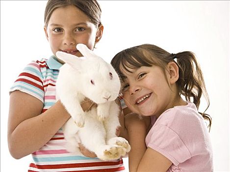 肖像,两个女孩,白人,兔子