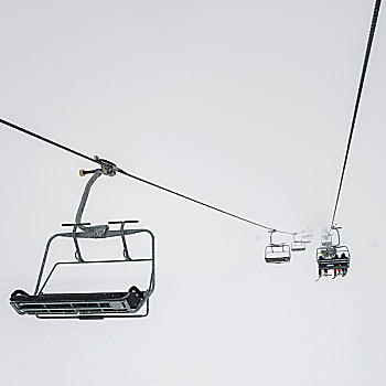空中缆椅,白云,天空,滑雪胜地,惠斯勒,不列颠哥伦比亚省,加拿大