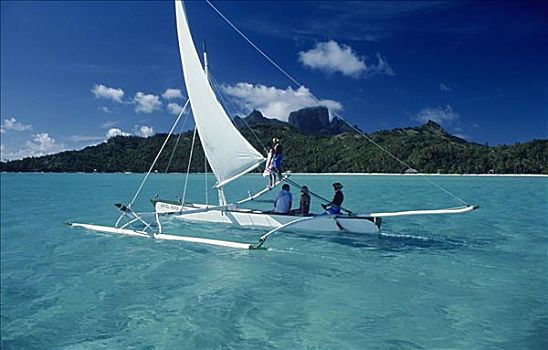法属玻利尼西亚,波拉岛,本地居民,舷外支架,航行,独木舟,漂亮,青绿色,海洋
