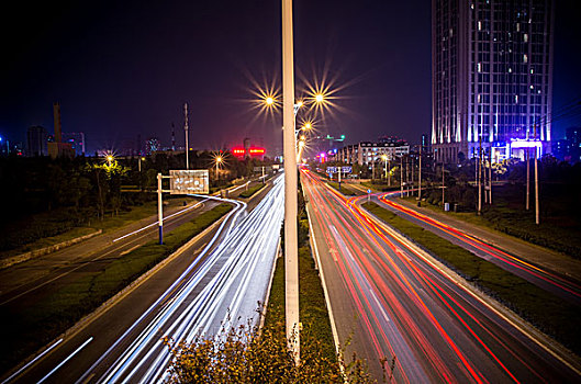 交通夜景霓虹灯
