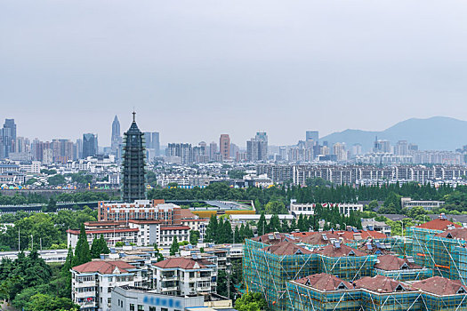 俯瞰南京大报恩寺琉璃宝塔和城市建筑