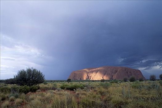 雷暴,高处,艾尔斯巨石,乌卢鲁国家公园,北领地州,澳大利亚