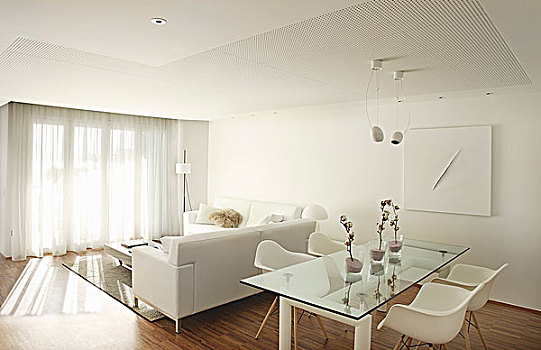 室内,经典,椅子,玻璃桌,白色,设计师,沙发,齐地,帘,玻璃墙