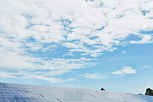 太阳能电池板,蓝天,云