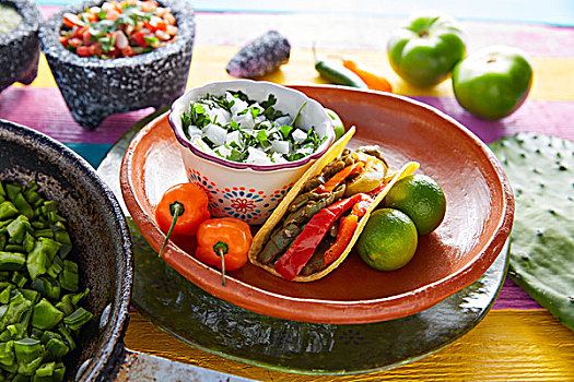 炸玉米饼,墨西哥美食,辣椒,成分,彩色,桌子