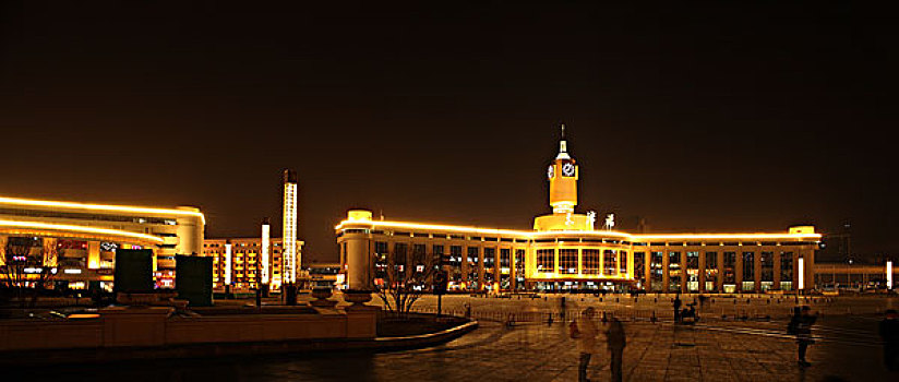 海河的夜景