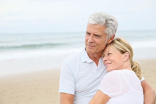 相爱,老年,夫妻,搂抱,海滩