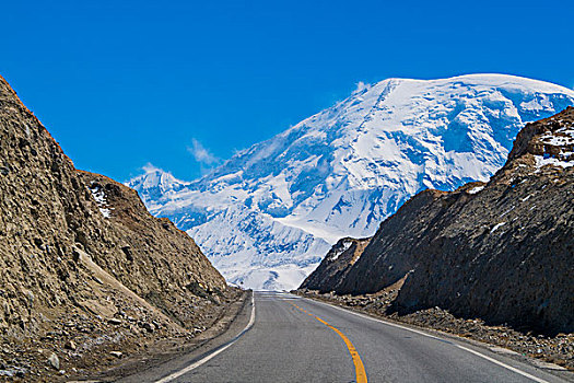 新疆,雪山,公路,广袤,荒芜