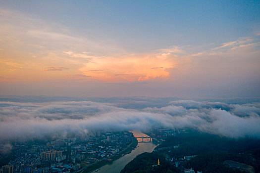 广西梧州,雨后云雾晚霞如诗如画