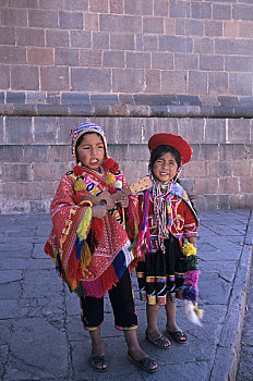 秘鲁,库斯科市,孩子,传统服装,盖丘亚族,男孩,玩具,吉他