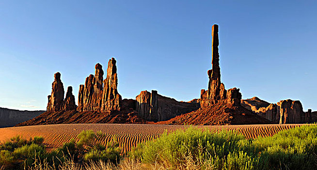 图腾柱,岩石构造,日出,纪念碑谷,纳瓦霍人部落公园,纳瓦霍,国家,预留,亚利桑那,犹他,美国