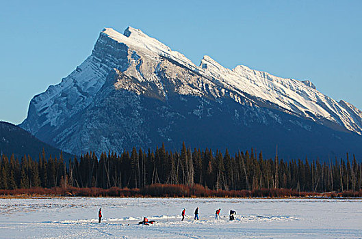 玩,冬天,冰球,班芙国家公园,艾伯塔省,加拿大