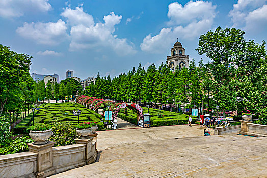 婚庆园美景－教堂城堡,钟楼,婚典大道,水杉,花廊