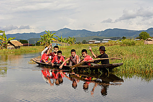 运河,孩子,船,茵莱湖,掸邦,缅甸