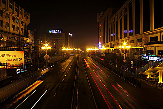 深夜城市街道