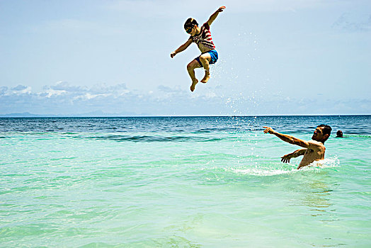 儿童,跳跃,海中,父亲,马提尼克,法国