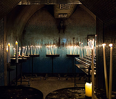 蜡烛,圣母院