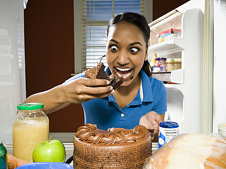 女人,吞吃,巧克力蛋糕,冰箱