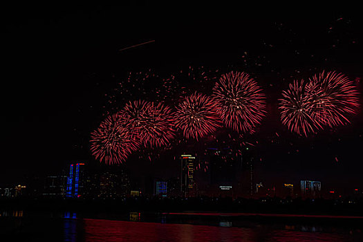 烟花,建筑群,河流,夜景,水,灯,节日