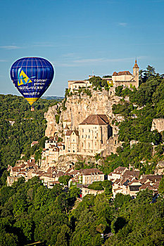 热气球,上方,中世纪,城镇,罗卡马杜尔,山谷,比利牛斯,法国