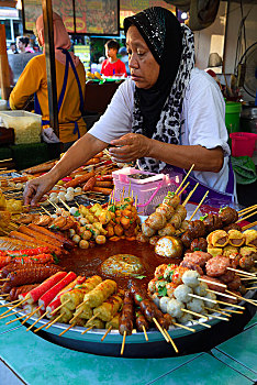 女销售员,市场摊位,不同,扦子,肉,海鲜,特色,周末,市场,普吉岛,泰国,亚洲