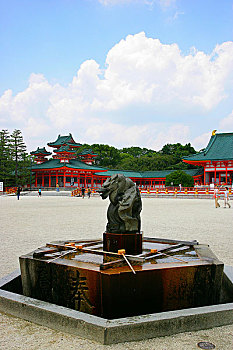 京都府,平安神宫,进入神宫之前,先在这里进行三净,净手,净眼,净心