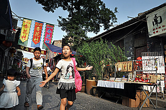 石狮推行药品管家软件 手机扫一扫可辨药品真假身份