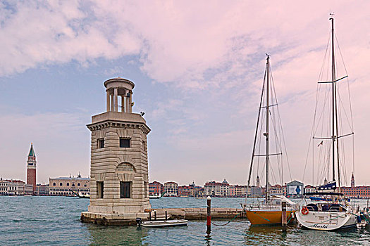 欧洲,意大利,威尼托,威尼斯,岛屿,圣乔治奥,马焦雷湖,一个,前灯,码头,停泊,船