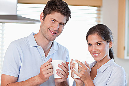 幸福伴侣,喝咖啡