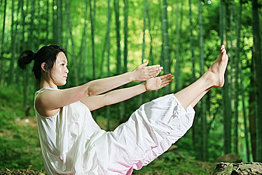 年轻,亚洲女性,瑜珈,竹子