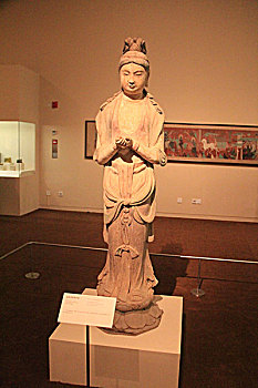 彩绘泥塑菩萨像