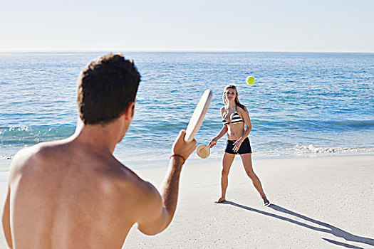 伴侣,玩,网球,海滩