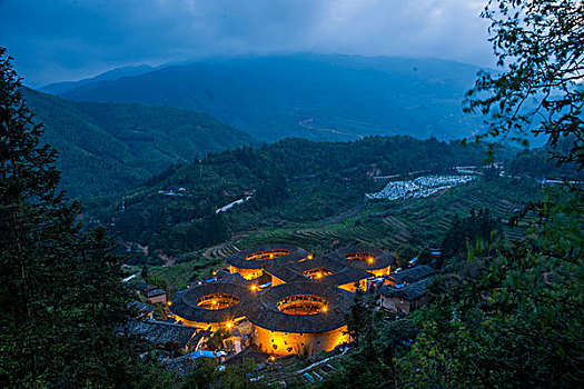 福建漳州南靖最奇特的土楼,田螺坑土楼群