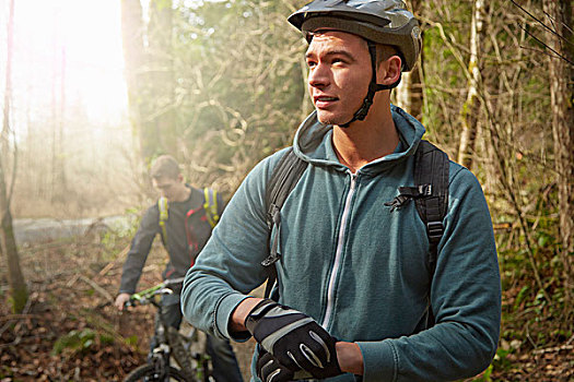 两个,年轻,男人,树林,赖丁山,自行车