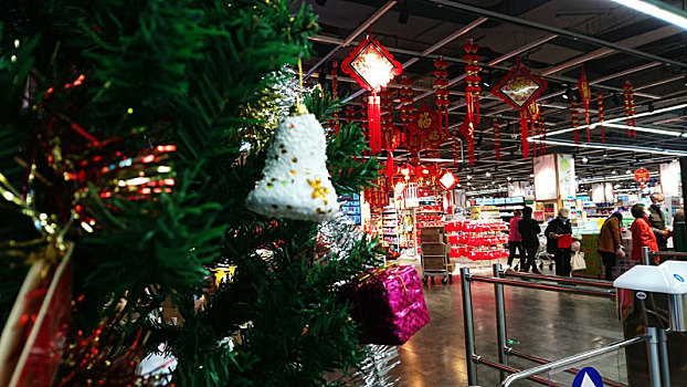 超市门口圣诞节装饰景观