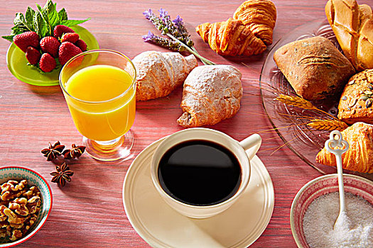 咖啡,早餐,橙汁,牛角面包,面包,草莓