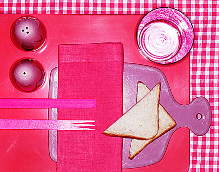 粉色,餐具摆放,三角土司