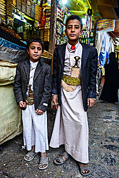 两个男孩,香料市场,老城,也门,亚洲