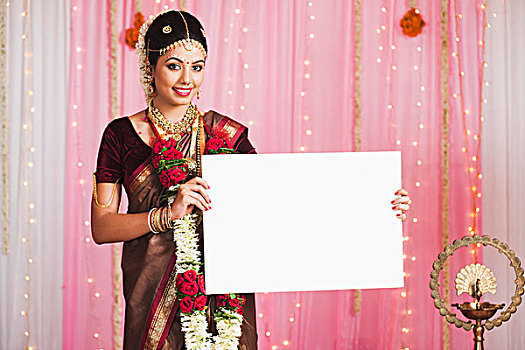 肖像,新娘,传统,南,印度,连衣裙,拿着,招贴,微笑