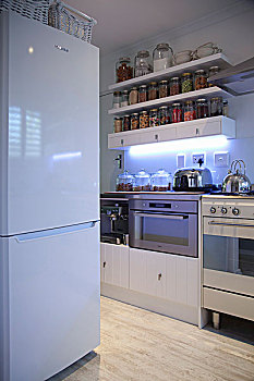 白色,相对,厨房操作台,储藏罐,架子