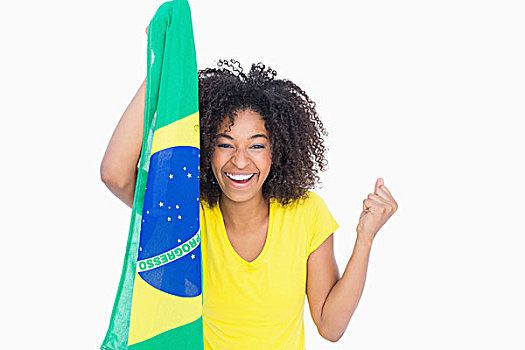 漂亮,女孩,黄色,t恤,拿着,巴西国旗,看镜头,微笑