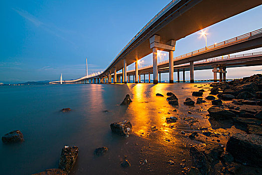 中国广东深圳湾大桥夜景