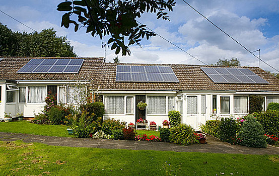 英格兰,沃里克郡,排,平房,太阳能电池板,合适,屋顶,使用,再生能源,太阳,清洁,环境保护,声音,收集,太阳能