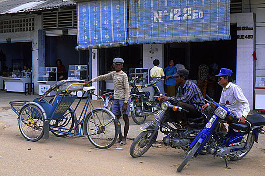 柬埔寨,金边,街景,人力车,摩托车,出租车