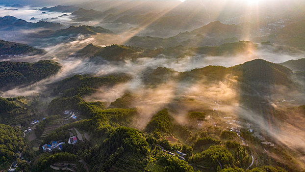 重庆酉阳,金秋时节,乡村清晨美不胜收