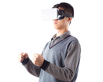 中年男子戴着虚拟现实耳机是由vr经验目瞪口呆