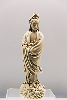 上海博物馆藏明代德化窑白釉何朝宗款观音像
